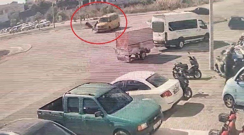 Antalya’da taksi ile çarpışan motosikletli yaralandı Antalya’nın Manavgat ilçesinde ticari taksi ile çarpışan motosikletli yaralandı. Kaza