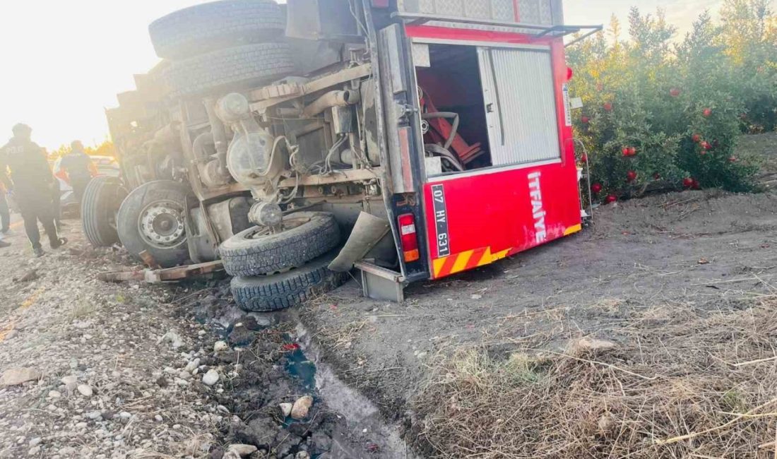 Antalya’da yangına giden itfaiye aracı devrildi: 2 yaralı Antalya’nın Serik ilçesinde yangın ihbarına giden itfaiye aracının devrilmesi sonucu