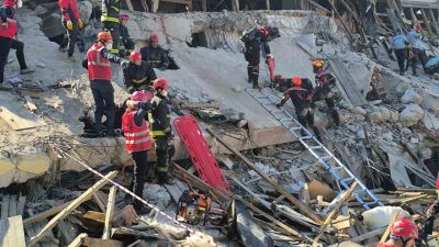 Antalya’nın Gazipaşa ilçesinde, riskli yapı olarak belirlenip kısa süre önce