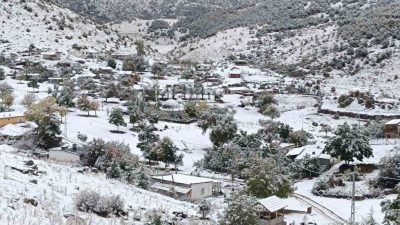 Antalya’nın Akseki ilçesinde yüksek rakımlı yaylalar beyaza büründü. Bölgede hava