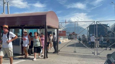 Antalya’nın Alanya ilçesinde, Bahama Bandıralı ’Marella Discovery 2’ adlı lüks