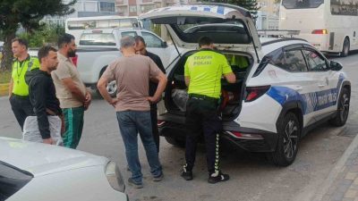Antalya’nın Manavgat ilçesinde polis ekiplerince gerçekleştirilen asayiş ve trafik uygulamasında