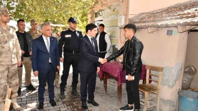 Kaymakam Fatih Gülnar, ilçe merkezinde gerçekleştirdiği ziyaretlerde esnaf ve vatandaşlarla