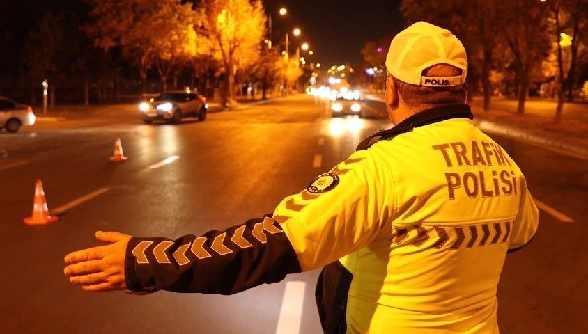 Kayseri İl Emniyet Müdürlüğü ekiplerince yapılan huzur-asayiş uygulamasında çeşitli suçlardan