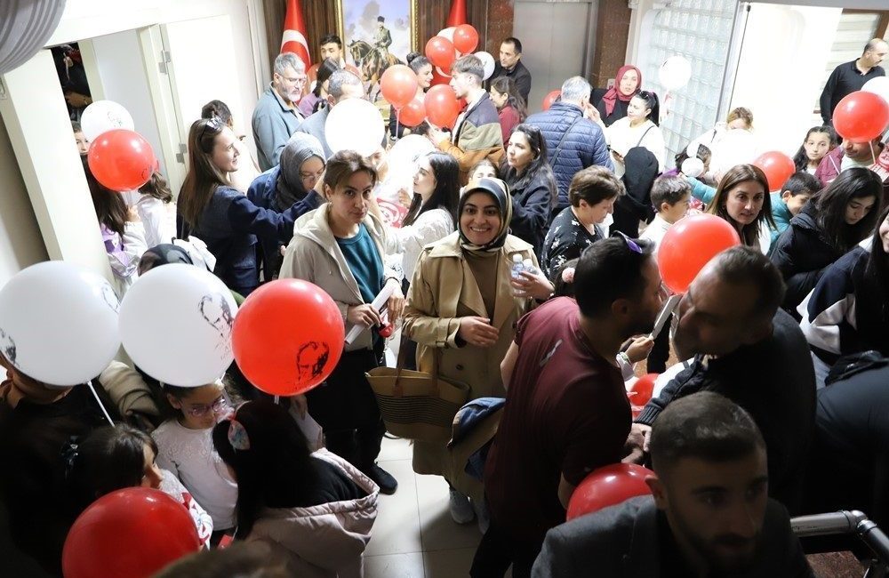 Ardahan Belediyesi bünyesinde faaliyet gösteren Nuri Vatan Kültür Merkezi eğitmen