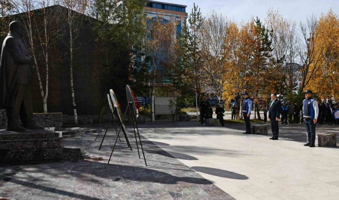 29 Ekim Cumhuriyet Bayramı kutlama programı kapsamında Ardahan’da çelenk sunma