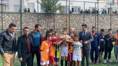 Elazığ’ın Arıcak ilçesinde düzenlenen ortaokullar arası futbol turnuvası sona erdi.