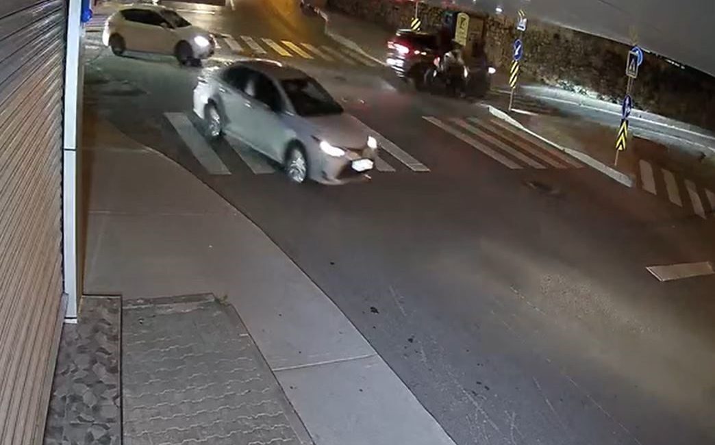 İstanbul’un Arnavutköy ilçesinde kavşakta otomobil ile motosiklet çarpıştı. Kazada motosiklet