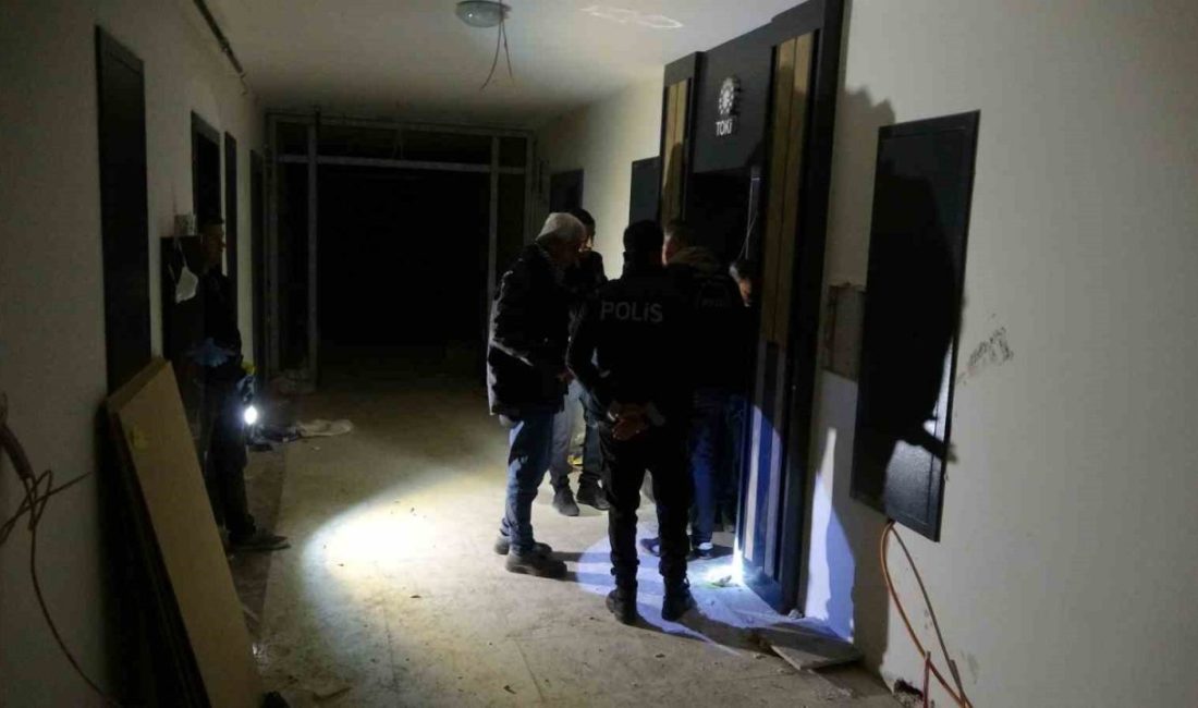 Asansör montajı sırasında 3 metreden düşen işçi ağır yaralandı Malatya’da 5 katlı bir apartmanda asansör montajı yapan bir işçi,