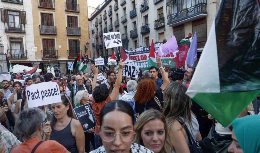 İspanyol polisi, dün Barselona kentinde resmi açıklamalara göre 70 bin