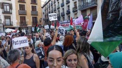 İspanyol polisi, dün Barselona kentinde resmi açıklamalara göre 70 bin