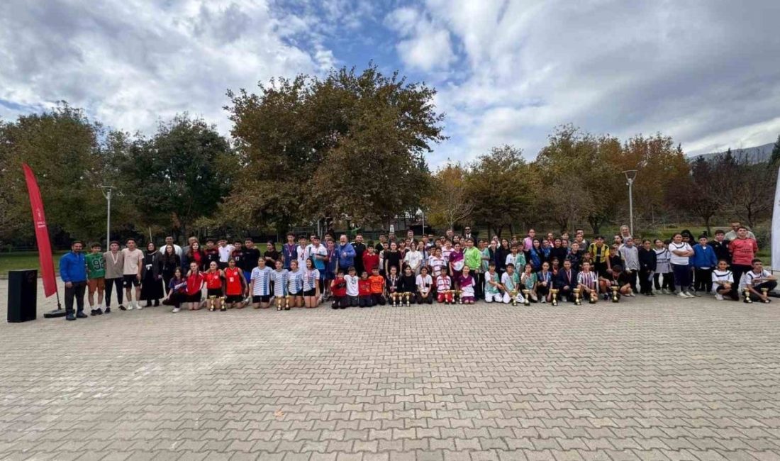 Cumhuriyetin 102’nci yılı etkinlikleri kapsamında Aydın genelinde düzenlenen spor karşılaşmaları,