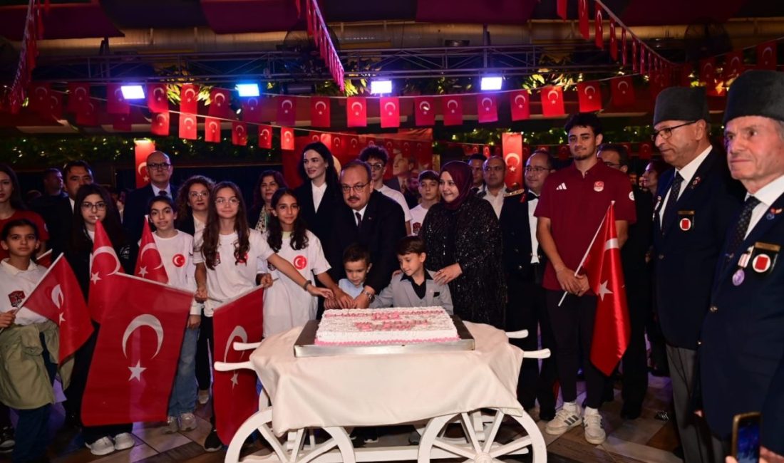 Aydın Valiliği’nin 29 Ekim Cumhuriyet Bayramı dolayısıyla düzenlediği resepsiyonda kent