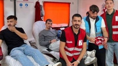 Aydın’ın Yenipazar ve Karacasu ilçesinde yurtlarda kalan öğrenciler kan bağışında