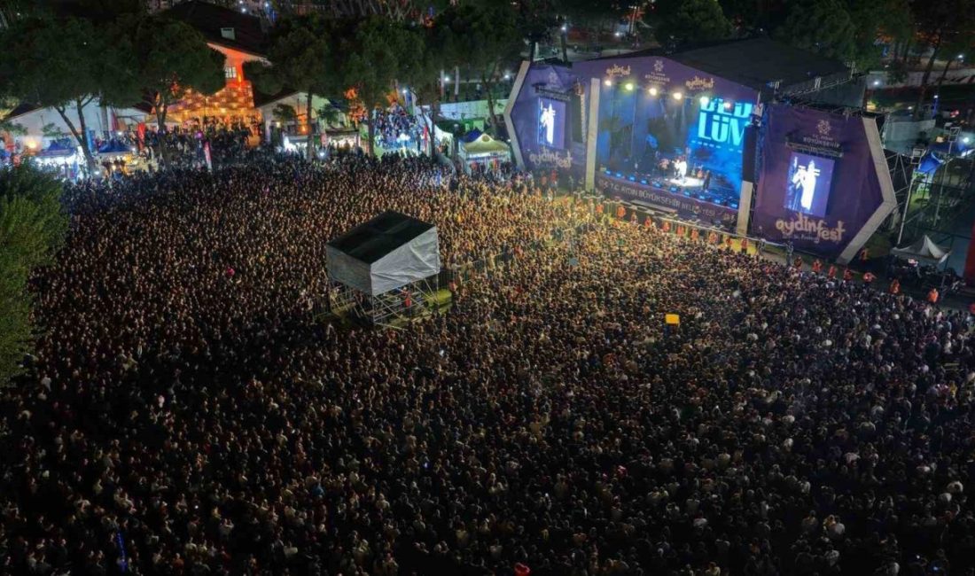 Aydın Büyükşehir Belediyesi’nin düzenlediği Aydınfest Gençlik Festivali, ikinci gününde de