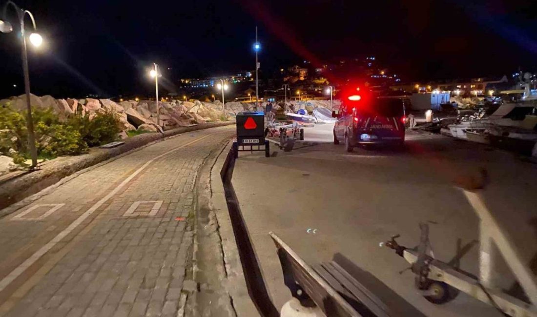 Çanakkale’nin Ayvacık ilçesine bağlı Küçükkuyu beldesindeki liman bölgesinde bir kişi