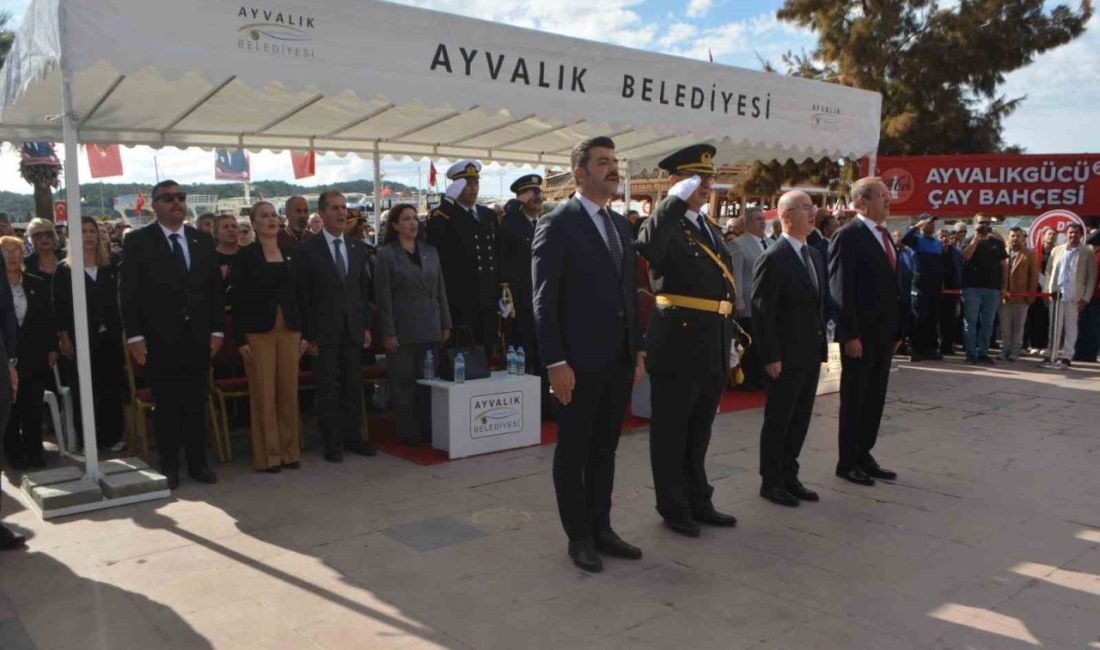 Balıkesir’in Ayvalık ilçesinde; Türkiye Cumhuriyeti’nin 102. yıldönümü kutlamaları, ilçe protokolünün