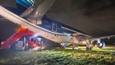 Azerbaycan Hava Yolları’na (AZAL) ait Airbus A320 tipi uçak, St.