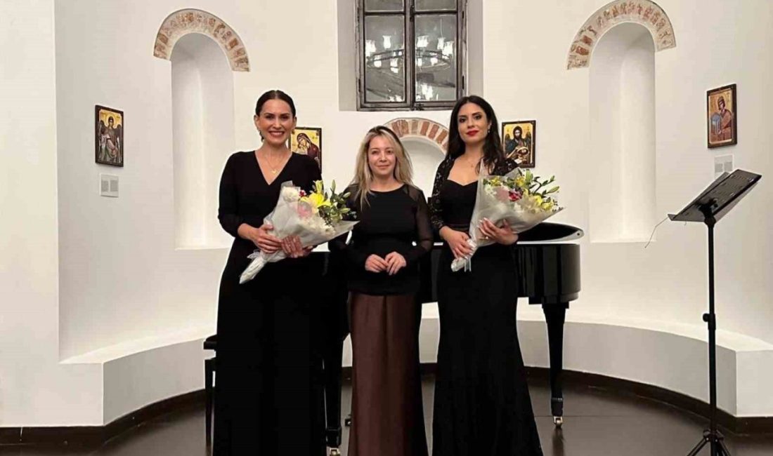 Nilüfer Belediyesi tarafından Gölyazı Aziz Panteleimon Kilisesi’nde düzenlenen “Güz Resitali”nde