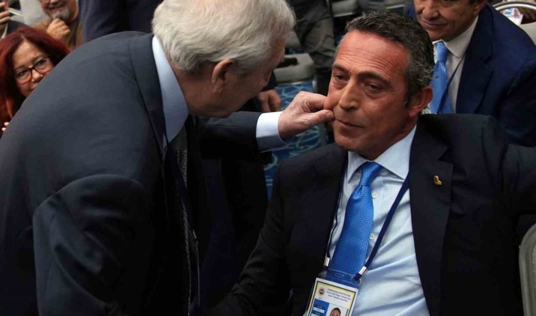 Aziz Yıldırım’dan Ali Koç’a: “Beni unut” Fenerbahçe eski başkanları Aziz Yıldırım ile Ali Koç arasında, kürsü