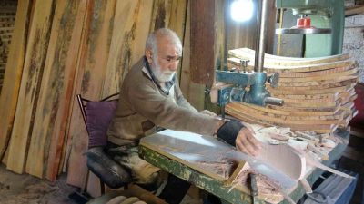 Gaziantep’te 68 yaşındaki ahşap ustası İmam Karakuş, baba mesleğini 62
