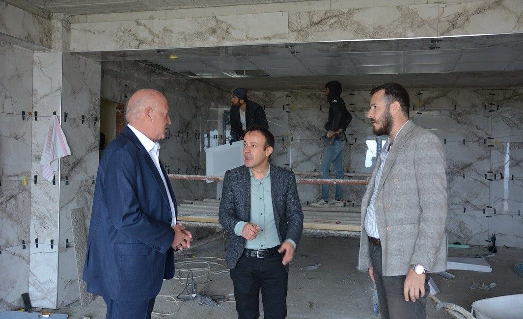 Babadağ Belediyesi tarafından yapımı devam eden sosyal tesislerde Başkan Kumral