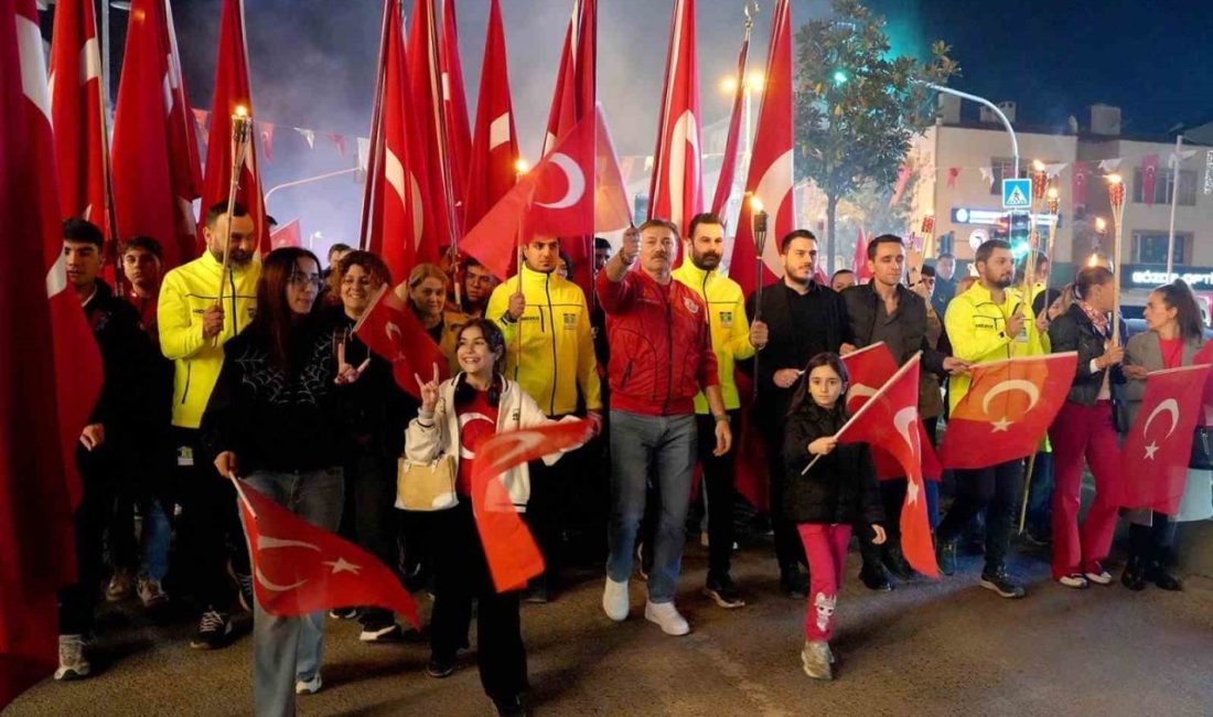 Bahçelievler’de 29 Ekim Cumhuriyet Bayramı coşkuyla kutlandı. Yaklaşık 10 bin