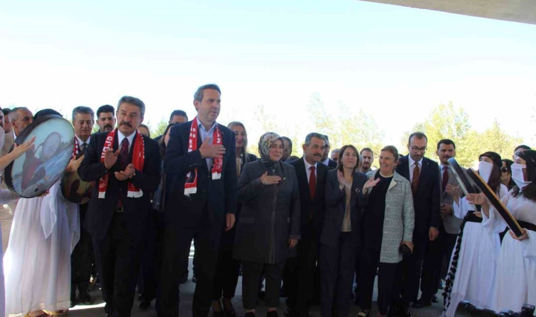 Bakan Bayraktar: “Terörsüz Türkiye, kadınla mümkün” Enerji ve Tabii Kaynaklar Bakanı Alparslan Bayraktar, “Terörsüz Türkiye Kadınla