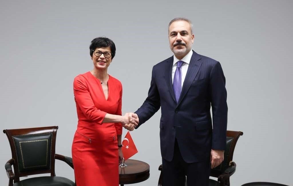 Bakan Fidan, AB Komiseri Kos ile görüştü Dışişleri Bakanı Hakan Fidan, Avrupa Birliği (AB) Bakanlar Konseyi Toplantısı