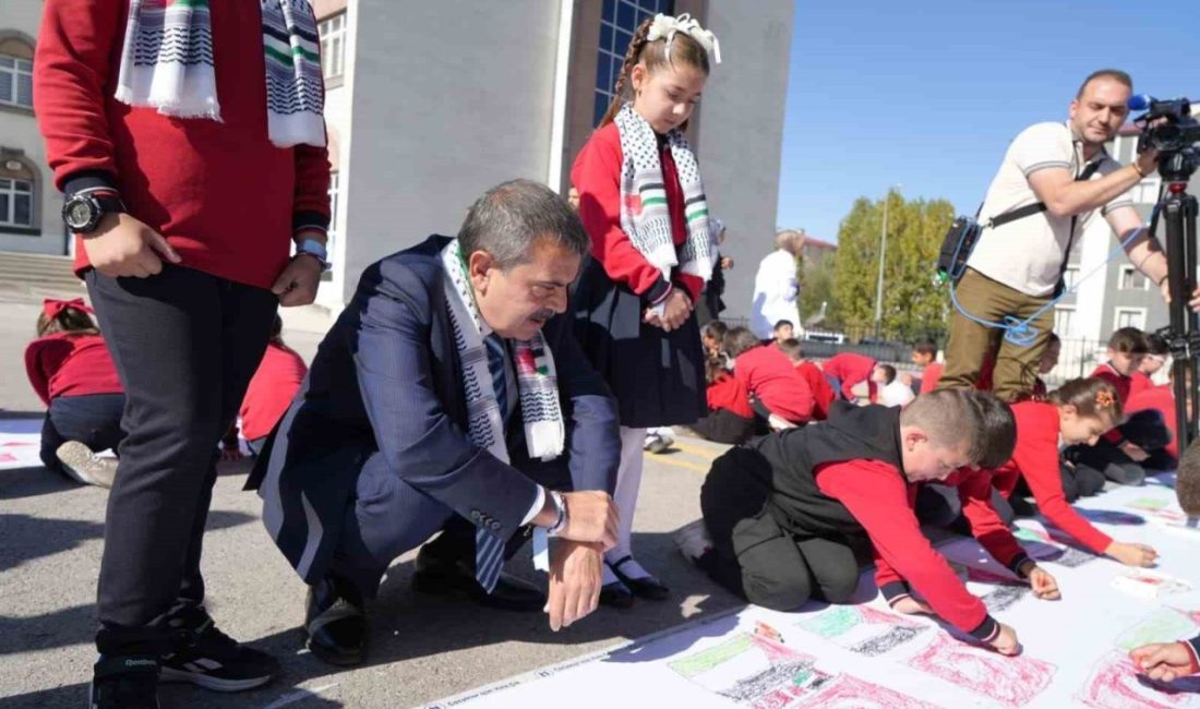 Milli Eğitim Bakanı Yusuf Tekin, Biz insanlığa hizmet edecek, insani
