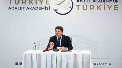 Adalet Bakanı Yılmaz Tunç, hakim-savcı yardımcılığı müessesiyle eğitimini tamamlayan adayların