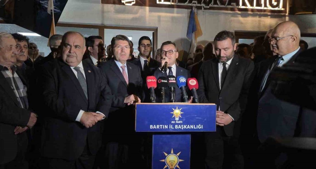 Adalet Bakanı Yılmaz Tunç, CHP Grup Başkanvekili Ali Mahir Başarır’a