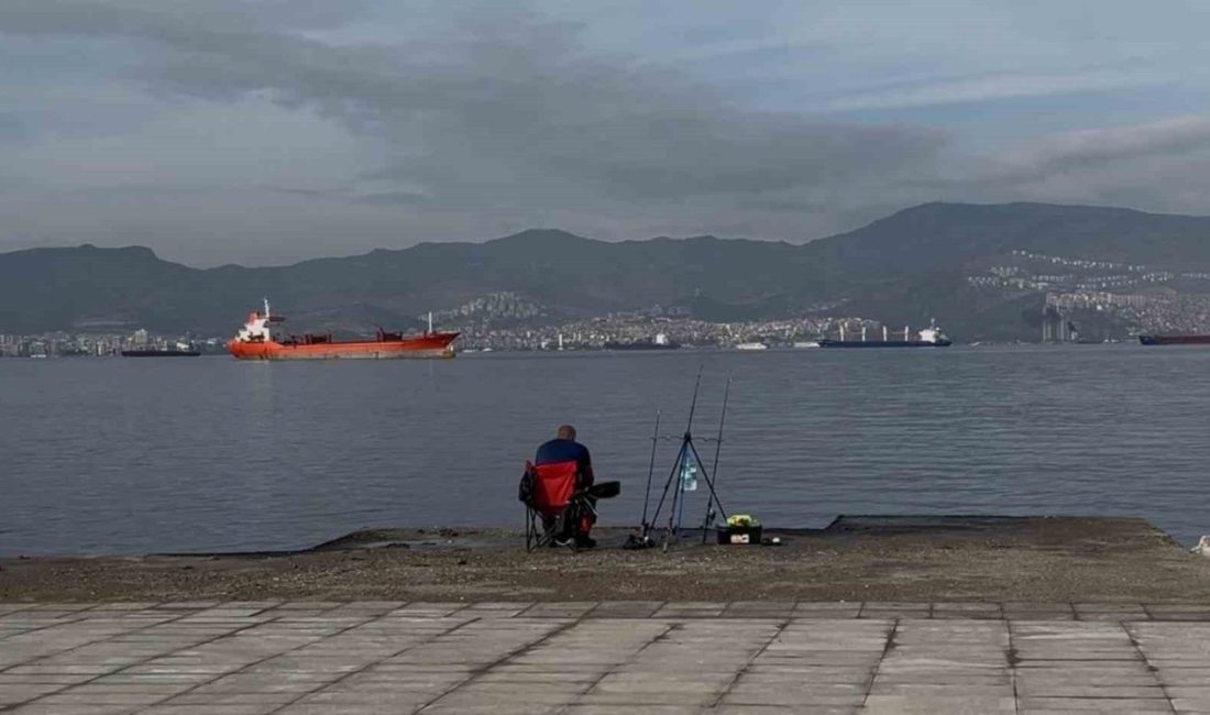 Balık tutarken dehşeti yaşadı: Oltaya insan kafatası takıldı İzmir’in Konak ilçesinde balık tutan bir balıkçının oltasına insana ait