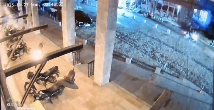 Balıkesir’in Sındırgı ilçesinde 6.1 büyüklüğünde meydana gelen deprem güvenlik kamerasına