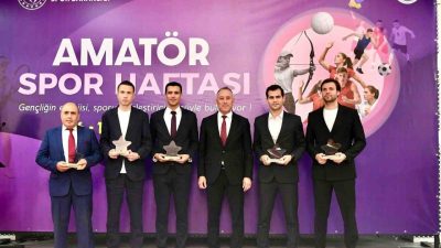 Balıkesir’de sporun yıldızları “Sporun En’leri Ödül Töreni”nde buluştu. Balıkesir Valiliği