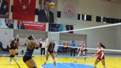 Burhaniye İlçe Gençlik ve Spor Müdürlüğü’nün öncülüğünde Cumhuriyet Kupası karşılaşmaları