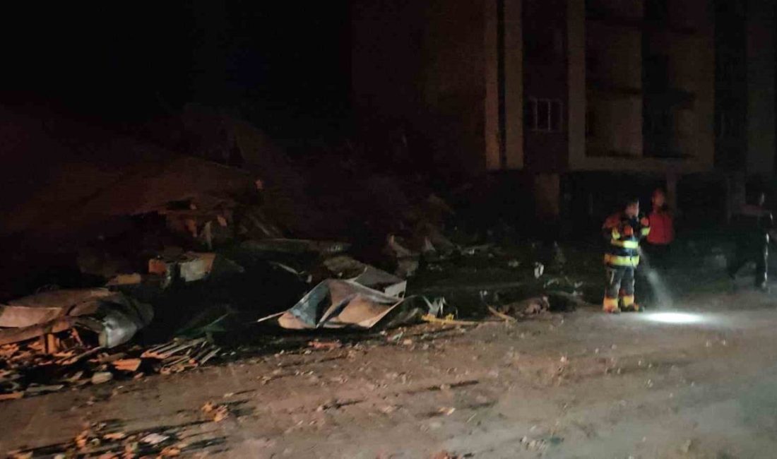 Balıkesir’in Sındırgı ilçesinde meydana gelen 6.1 büyüklüğündeki depremde daha öhcezi