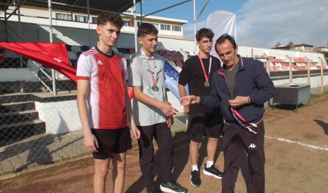 Burhaniye ilçesinde İlçe Gençlik ve Spor Müdürlüğü’nün öncülüğünde başlatılan Cumhuriyet