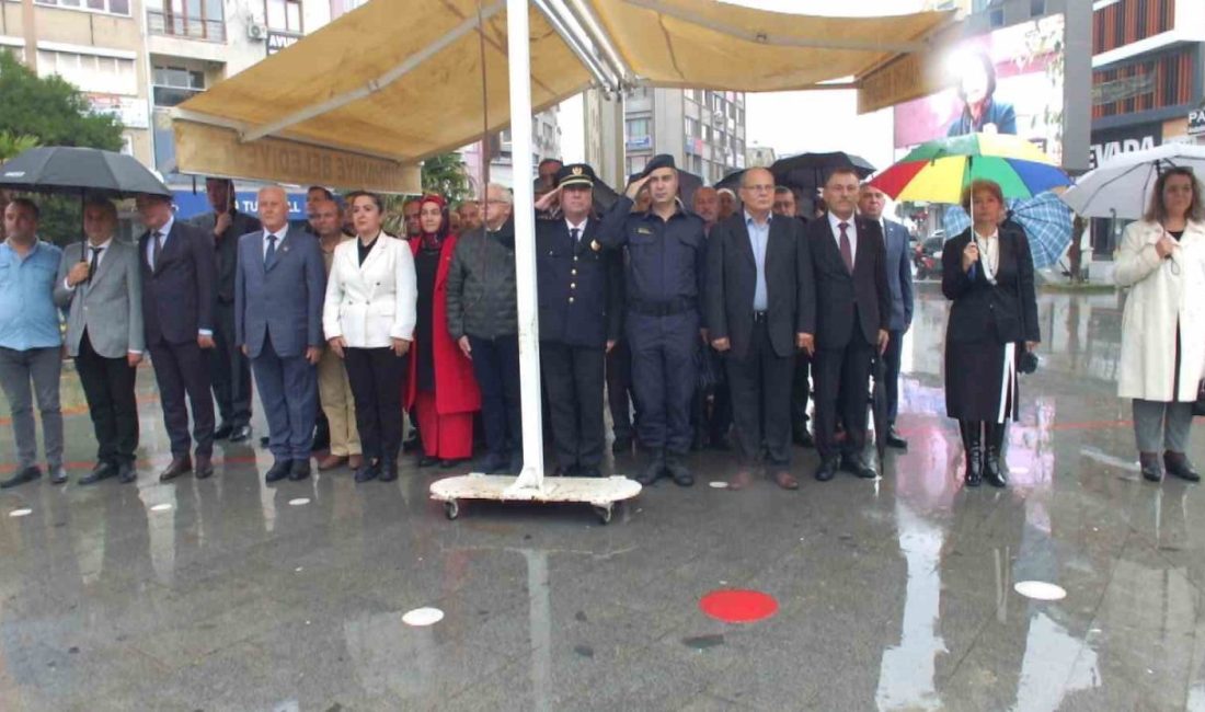 Balıkesir’de Muhtarlar Günü yağmur altında kutlandı Burhaniye ilçesinde, Muhtarlar Günü yağmur altında kutlandı. Cumhuriyet Meydanındaki törende
