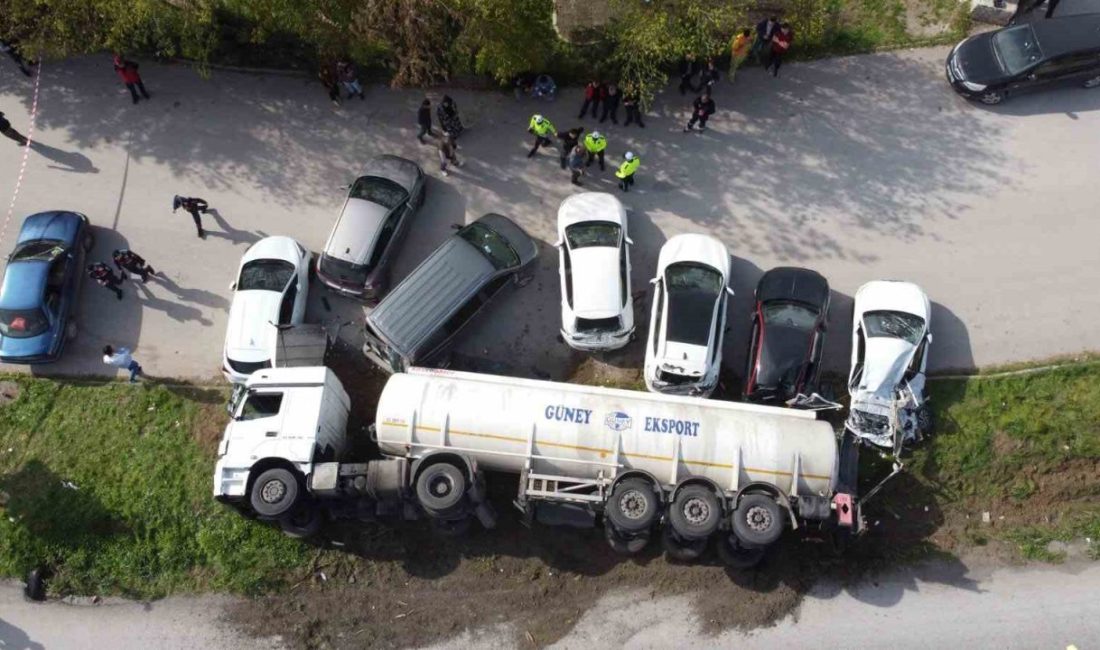 Susurluk-Balıkesir yolu Değirmenboğazı mevkiinde ayçiçeği yağı dolu tanker direksiyon hakimiyetinin