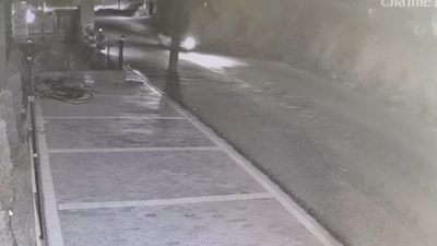 Antalya’nın Manavgat ilçesinde bir evin balkonuna isabet eden 2 mermi