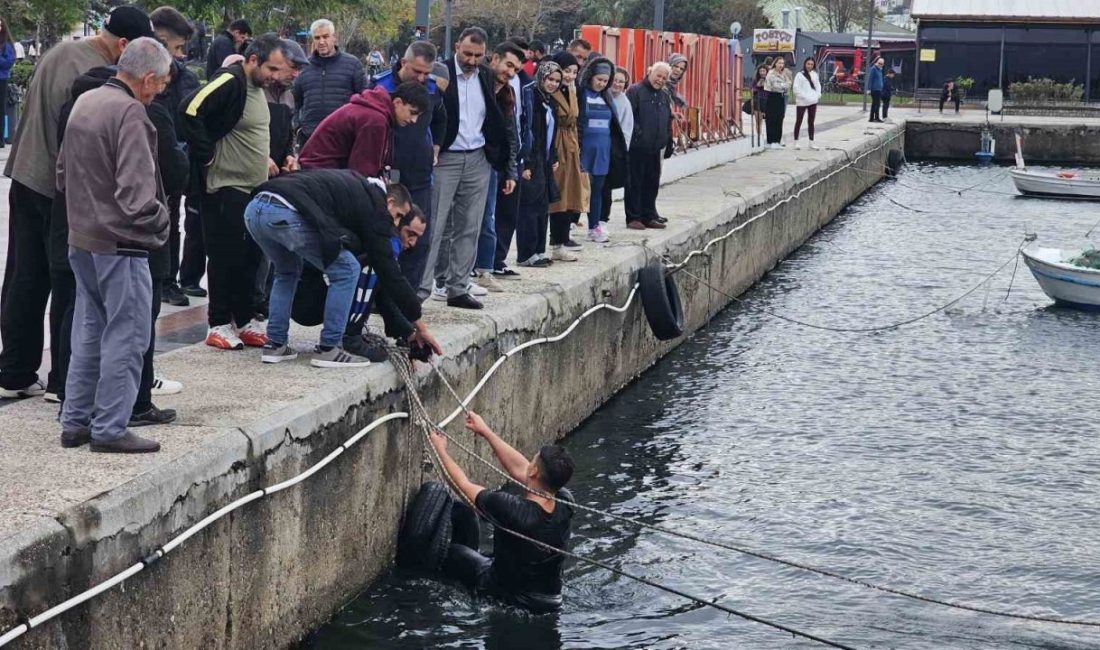 Balıkesir’in Bandırma ilçesinde sahil bandında oturan üç genç arasında yaşanan
