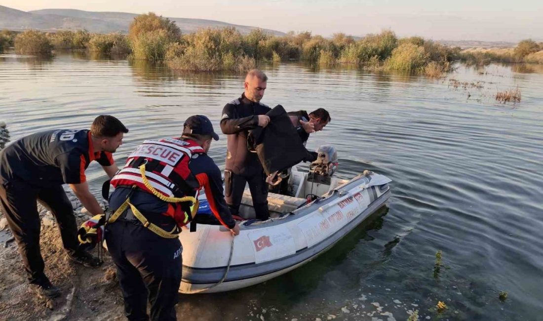 Baraj kapakları açıldı, aile mahsur kaldı Batman’da baraj kapaklarının açılması sonucu 3 kişilik aile, suyun ortasında