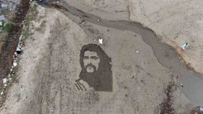 Alanya’da yaşayan İranlı sanatçı Farajollah Bagheri, Türk müziğinin efsane ismi