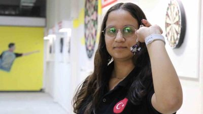 Denizli’de 4 yıl önce dart sporuyla tanışan 15 yaşındaki Ayşegül