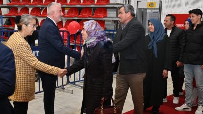 Isparta Belediye Başkanı Şükrü Başdeğirmen ve eşi Şadiye Başdeğirmen, Cumhuriyetin