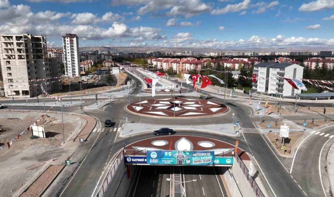 Kayseri Büyükşehir Belediye Başkanı Dr. Memduh Büyükkılıç, Cumhuriyetin kuruluşunun 102.