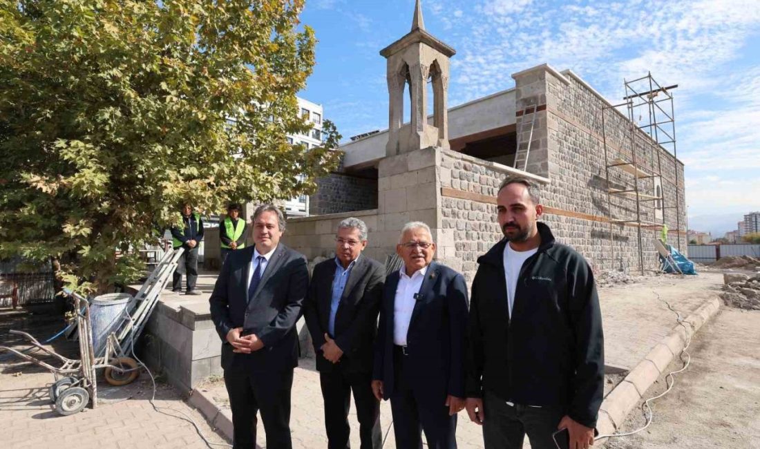 Başkan Büyükkılıç’tan restore edilen tarihi camide inceleme Kayseri Büyükşehir Belediye Başkanı Dr. Memduh Büyükkılıç, Melikgazi’de 16’ncı yüzyıldan