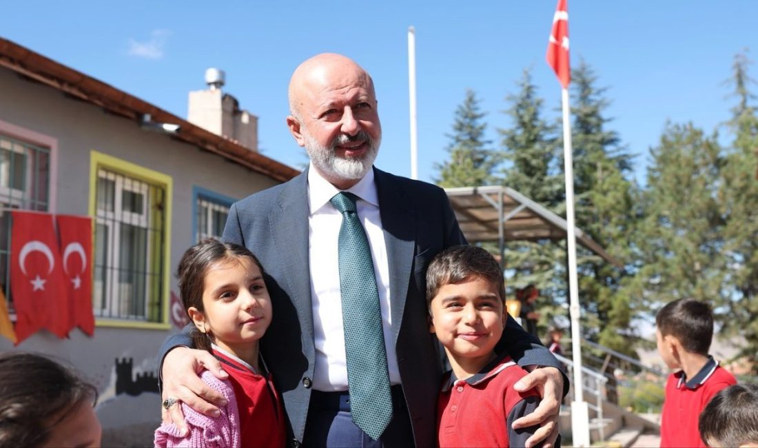 Başkan Çolakbayrakdar, Mahzeminli çocuklarla ‘Bir Dilim Mutluluk’ta buluştu Kocasinan Belediye Başkanı Ahmet Çolakbayrakdar, kırsal mahallelerden biri olan Mahzemin