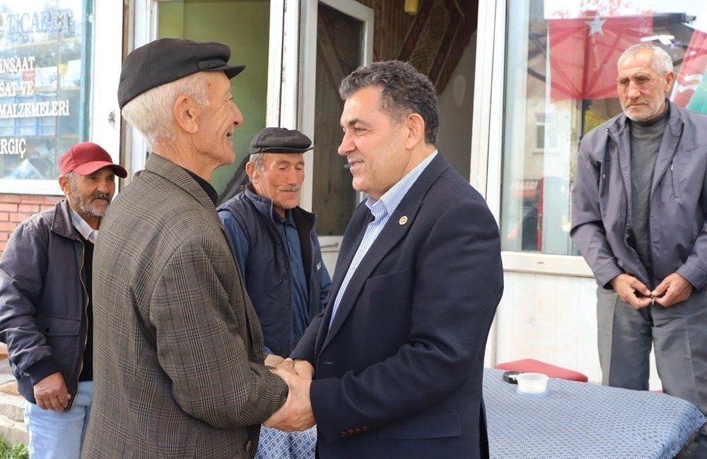 Başkan Demir, CHP Çıldır ilçe binasının açılışını yaptı Cumhuriyet Halk Partisi (CHP) Çıldır İlçe Başkanlığı yeni binasının açılış